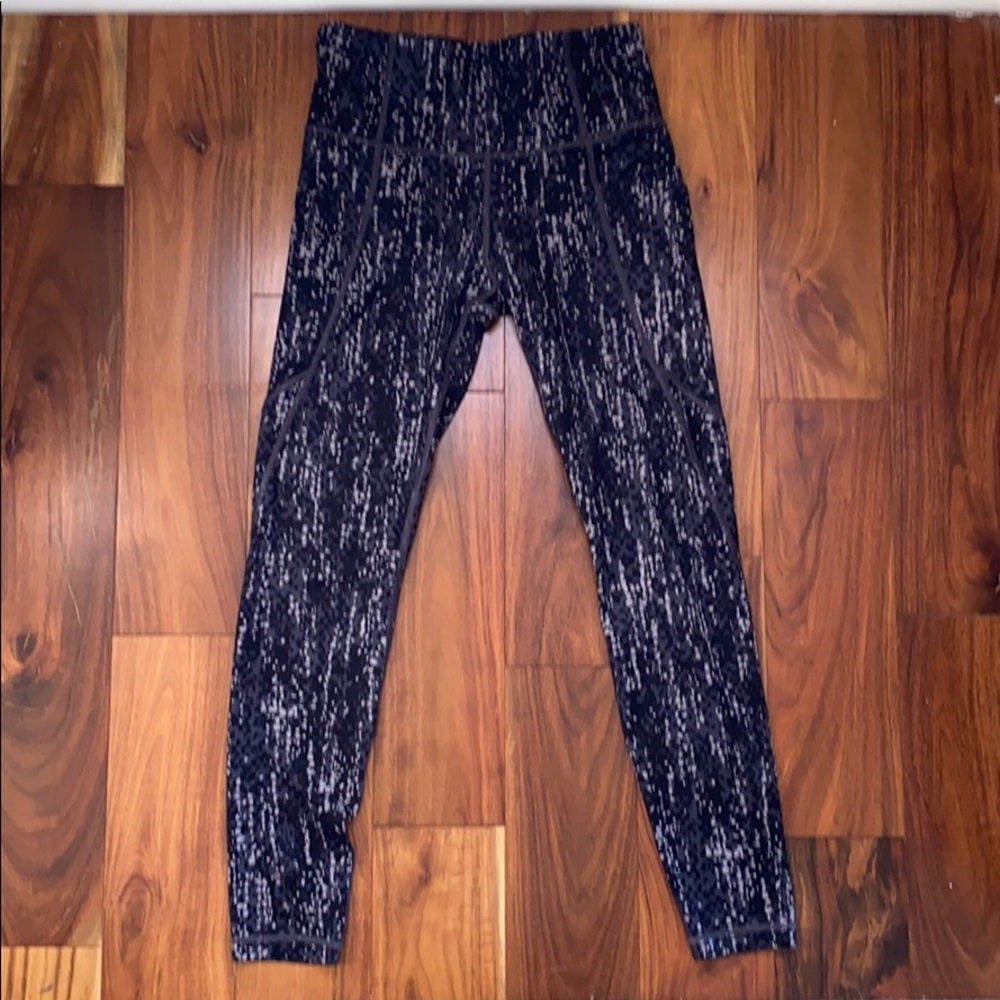 Athleta Black and Silver Speckled leggings - Small